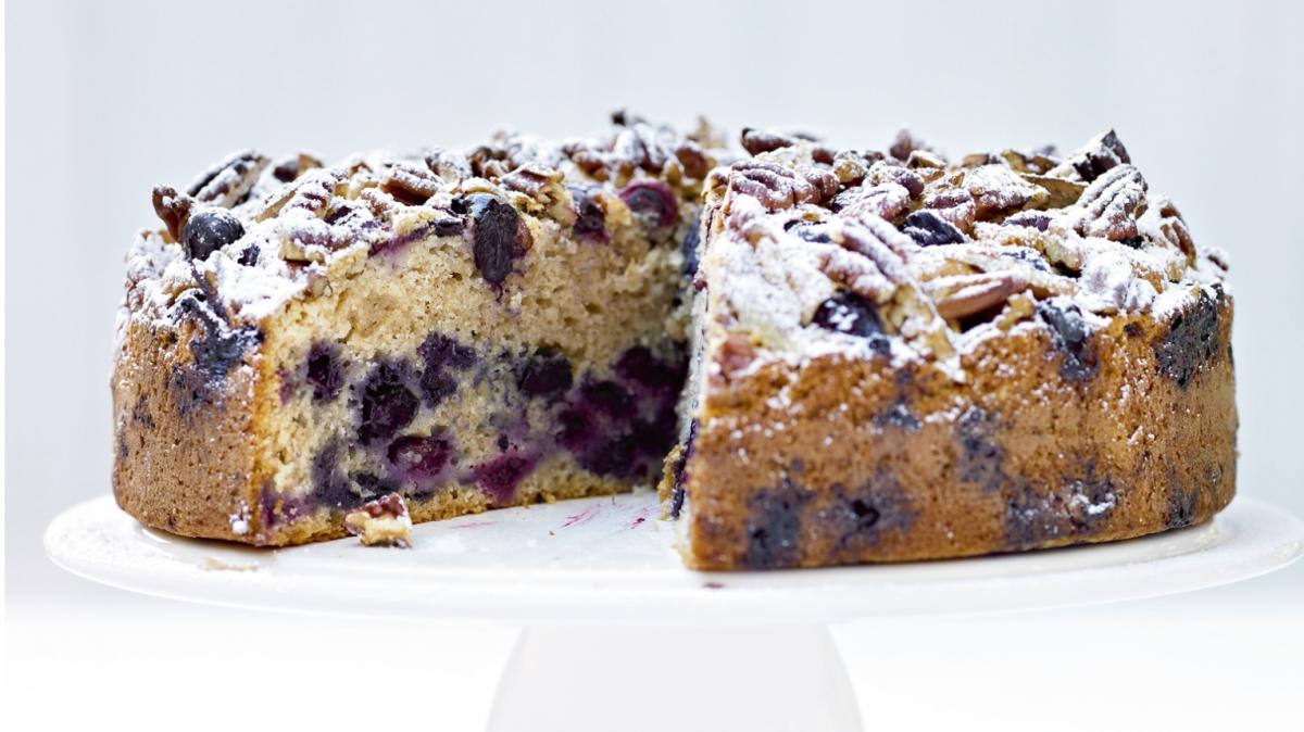 蓝莓和山核桃松饼蛋糕的图片