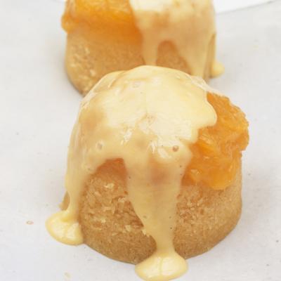 Delia's金丝雀柠檬海绵布丁与柠檬凝乳奶油食谱的图片