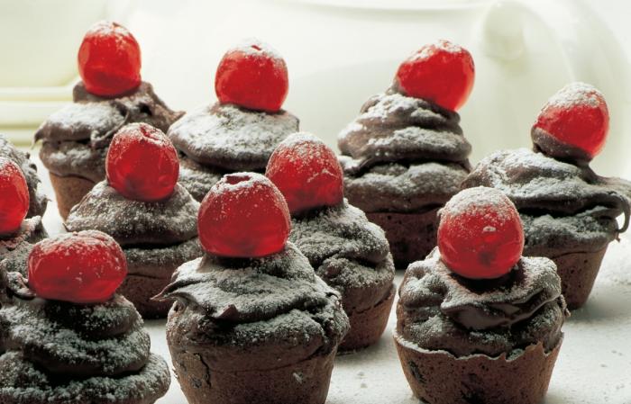 Delia's Cake of the Week: Chocolate Drop Mini Muffins with Red nose what's的新帖子