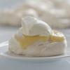 Delia's蛋白霜配香草马斯卡彭奶油和柠檬凝乳配方的图片