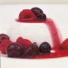 Delia's Fromage Frais奶油与红色水果果盘食谱的图片