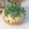 Delia's Open-faced Egg，韭菜和葱三明治食谱的图片