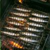 Delia's烧烤沙丁鱼与夏季香草酱食谱的图片