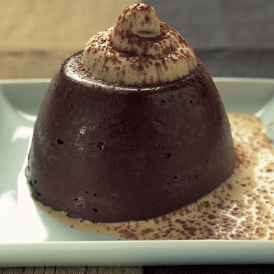 Delia's巧克力Blancmange与卡布奇诺酱食谱的图片