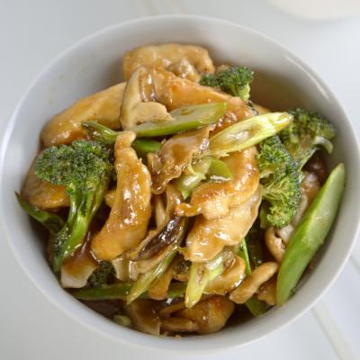 迪莉娅的照片# 039;中国与香菇炒鸡和紫椰菜食谱
