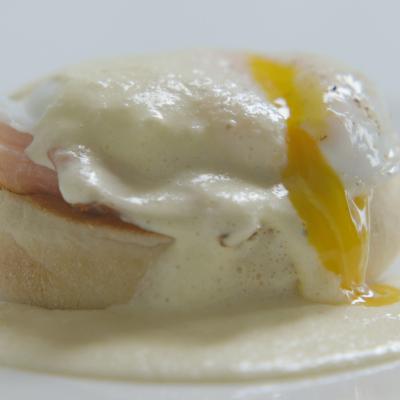 Delia's Eggs Benedict recipe的图片