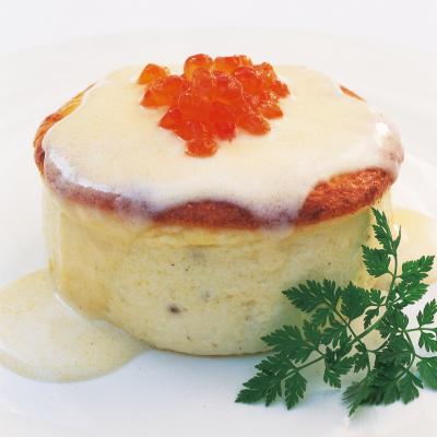 Delia's Souffled Sole cream with Champagne Sauce and Salmon Caviar recipe的图片