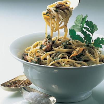 A picture of Delia's Linguine with Mussels and Walnut Parsley Pesto recipe