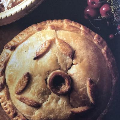 Delia's fashioned Raised Game Pie食谱的图片