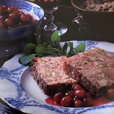Delia's Terrine of Turkey and Bacon with walnut and Cranberry Confit recipe的图片