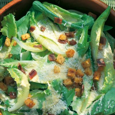 Delia's Mixed-leaf Caesar Salad食谱的图片
